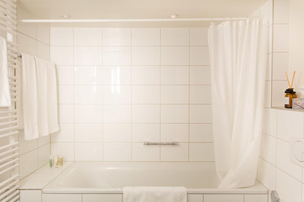 Lake Side Location Bellevue Zurich Bagian luar foto